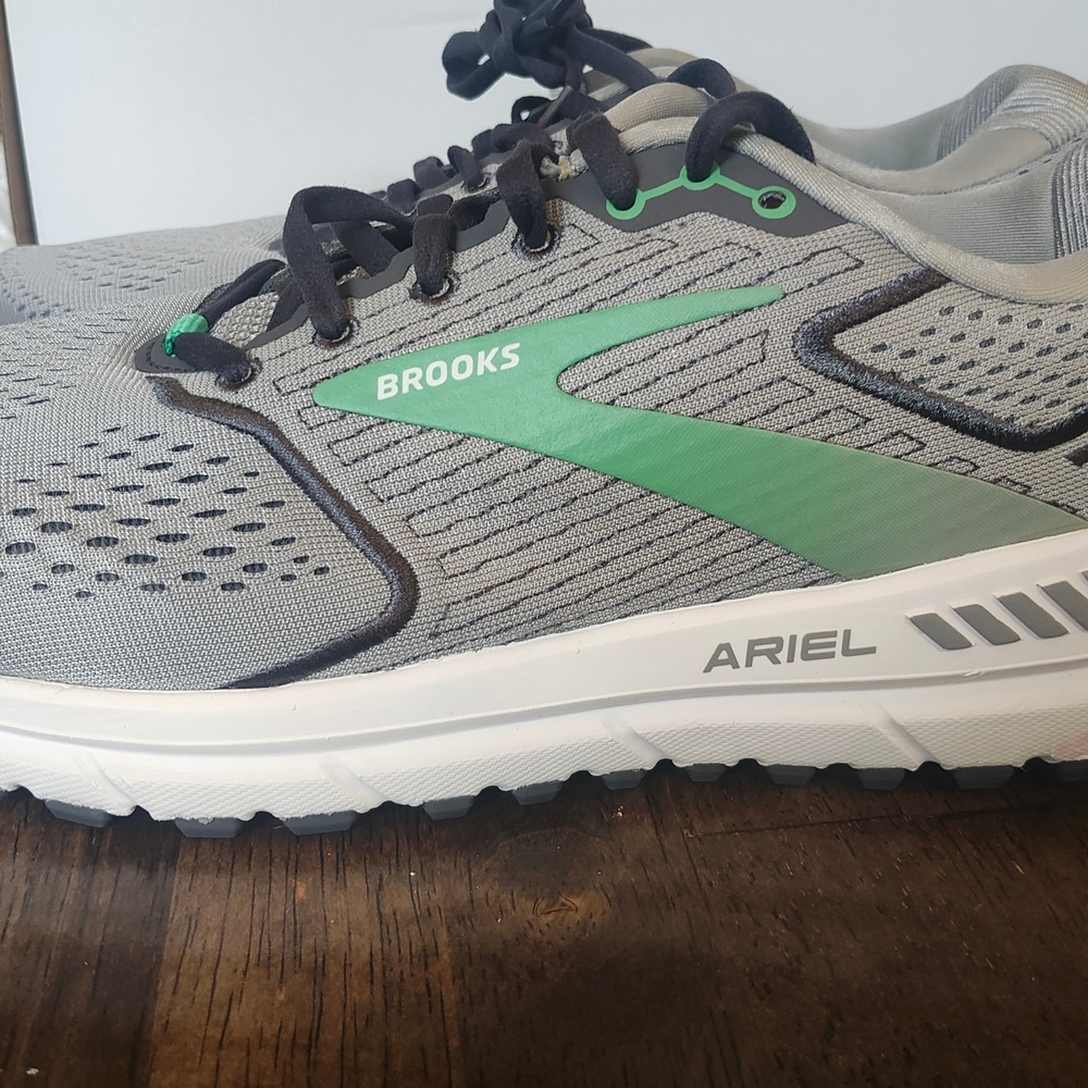 Brooks Ariel Running Shoes - Gray and Green